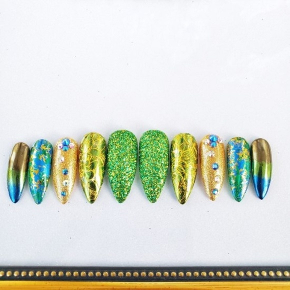 *The Carnival Set* Reusable Press On Nails - Picture 2 of 5